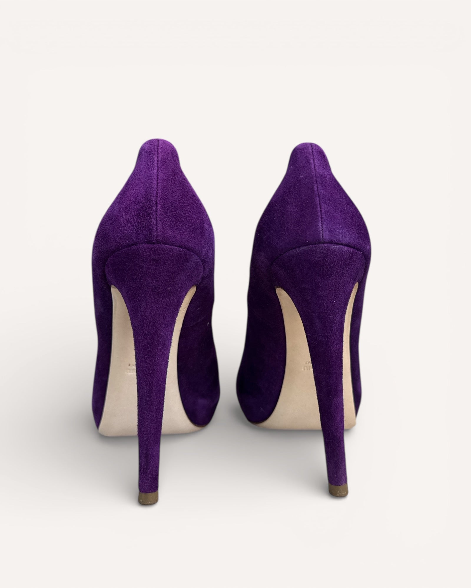Escarpins Miu Miu en suède, taille 41.