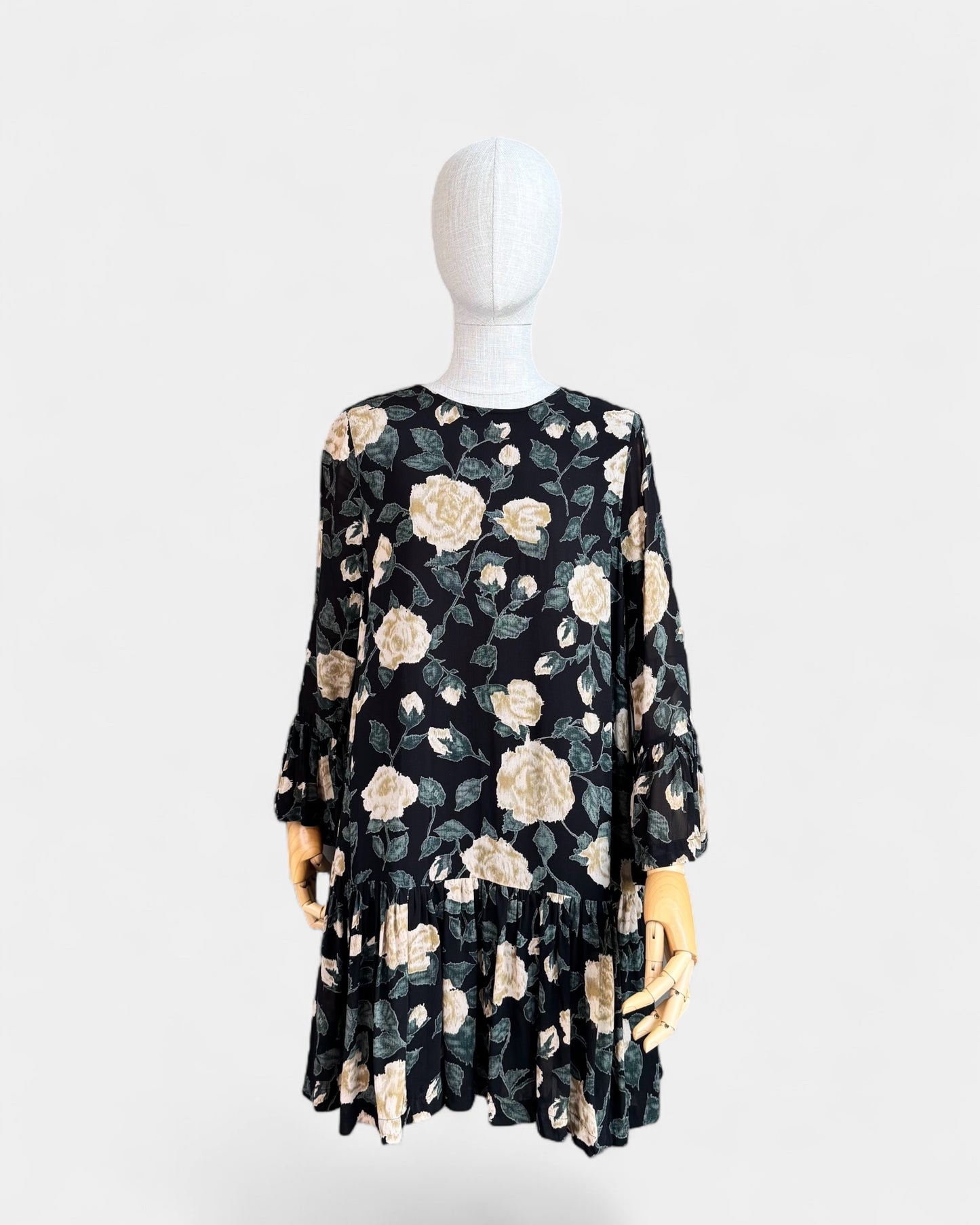 Robe noire à fleurs en chiffon fluide Ganni , S